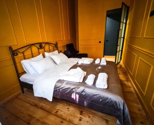 Top Floor Apartment Balcony in sololaki Room 25