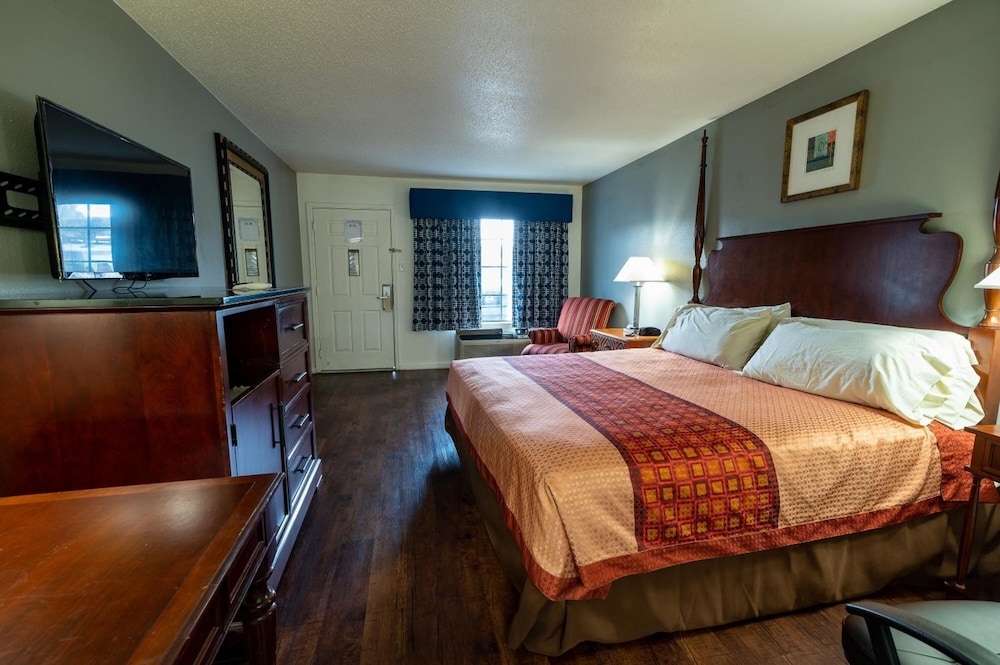 American Inn & Suites Russellville - photo 29