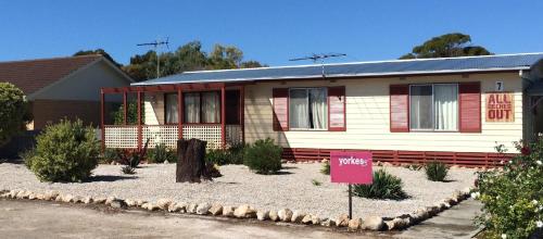 All Decked Out in Edithburgh - last minute hotel in Unknown City