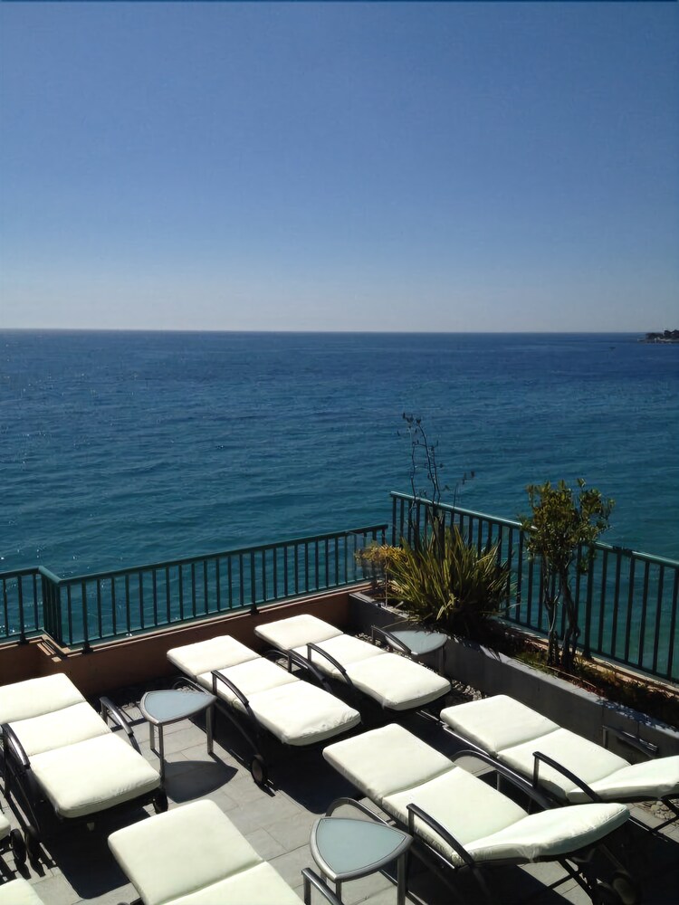 Princess et Richmond in Menton, France