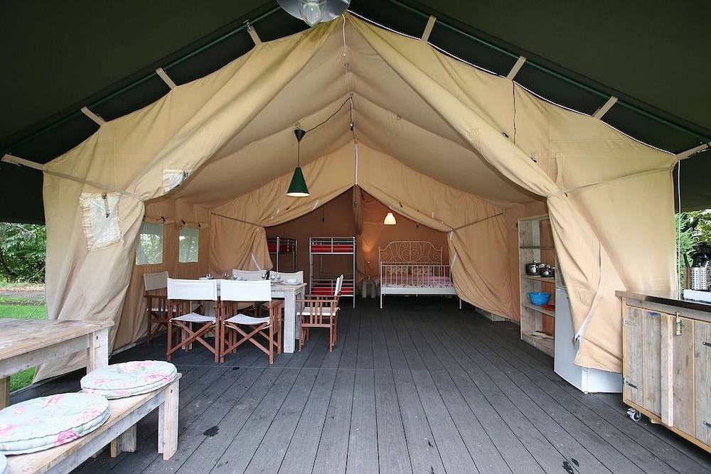 Domaine St Paul le Marseillais Tentes — hotel in Meze