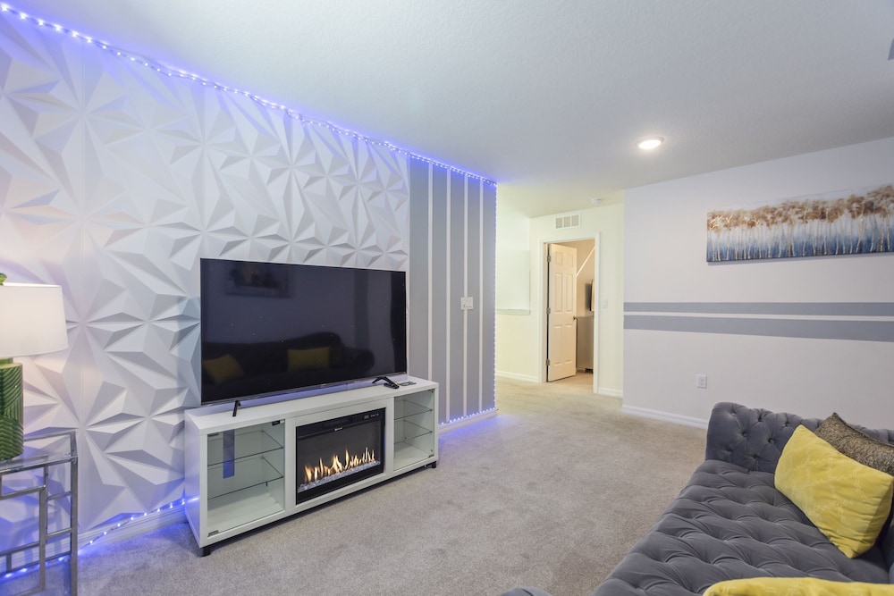 Rear Views Spa Games Room Pet Friendly Resort Amenities 8 Bedroom Villa - photo 28