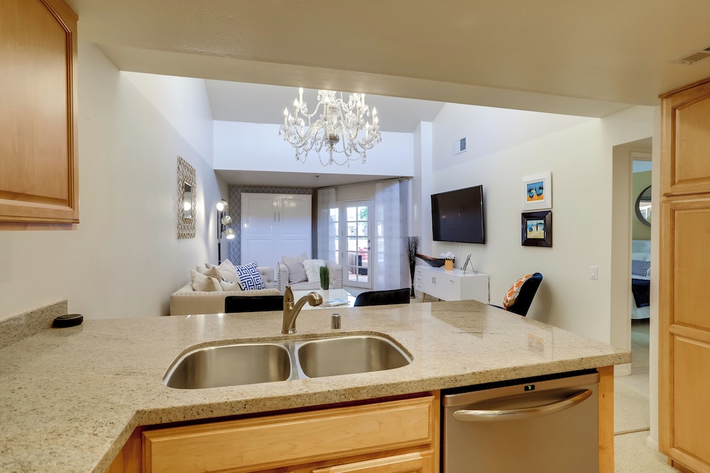 Resort Amenities: Updated Palm Springs Villa - photo 16