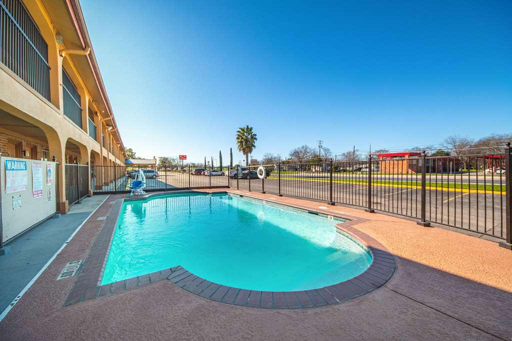 Econo Lodge San Marcos University Area - photo 20