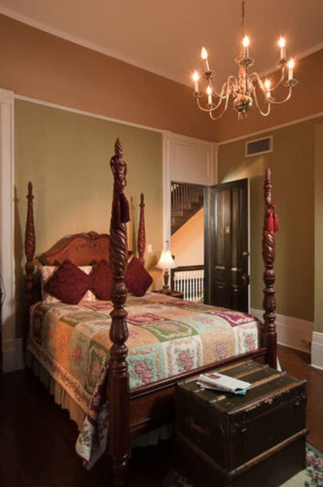 Avenue Inn Bed and Breakfast - photo 8