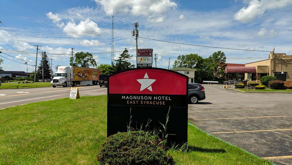 Howard Johnson East Syracuse - photo 5