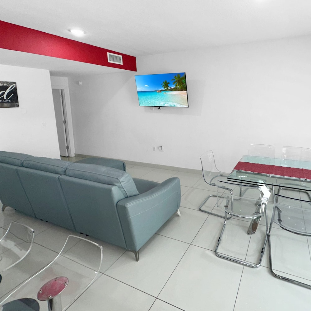 Vacay Spot experience Luna Sky 65 TV BAR BBQ SHOWER massage jets music to FL Keys - photo 14