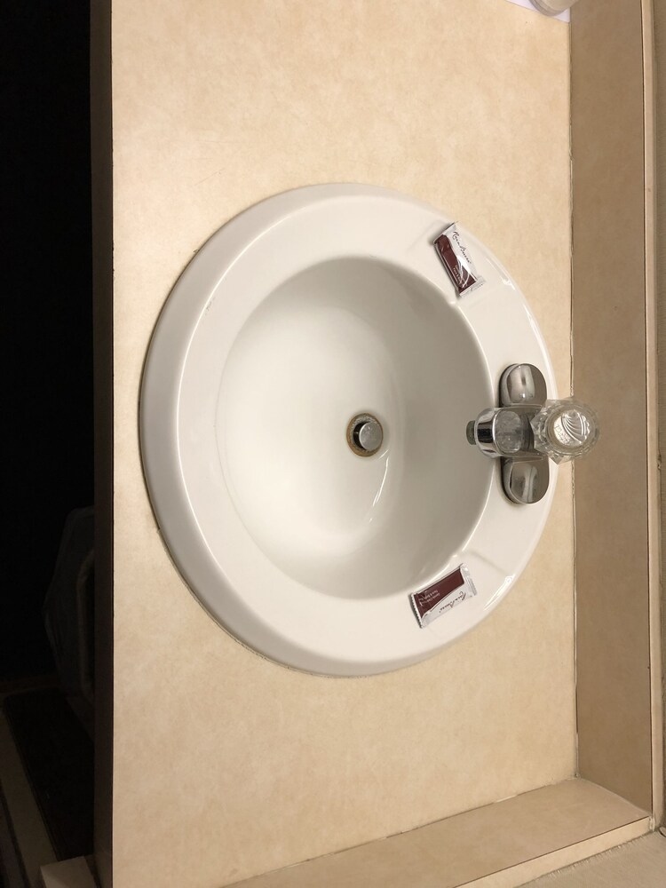 Denison Inn & Suites - photo 40
