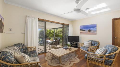 The Cowrie House Ocean Views Village Surf — 4-Star Luxury Hotel in Valla Beach, Australia