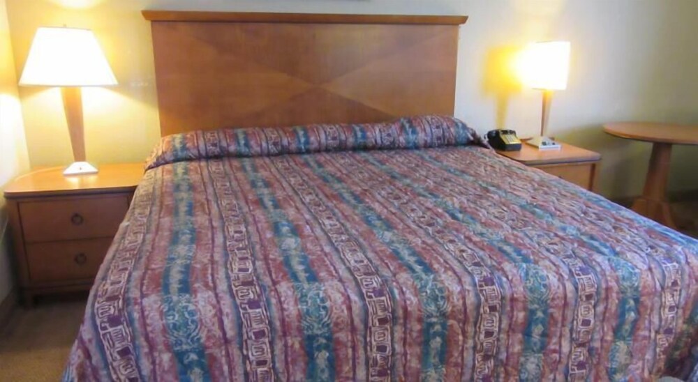 Bella Vista Inn and Suites - photo 9