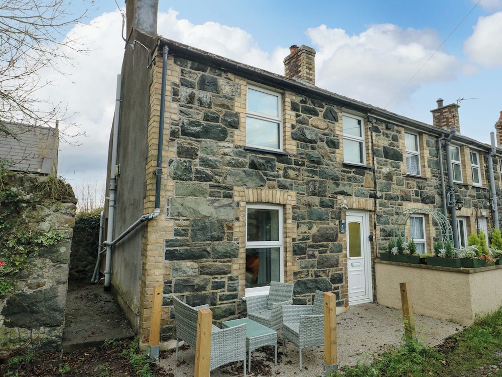 1 Dinas cottages in Caernarfon, United Kingdom