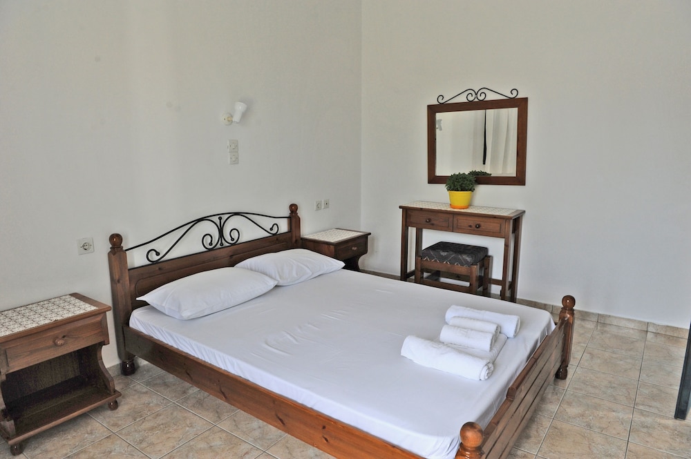 Morfeas Hotel - carbon neutral hotel in Milos