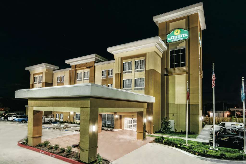 La Quinta Inn & Suites by Wyndham Victoria South - featured photo