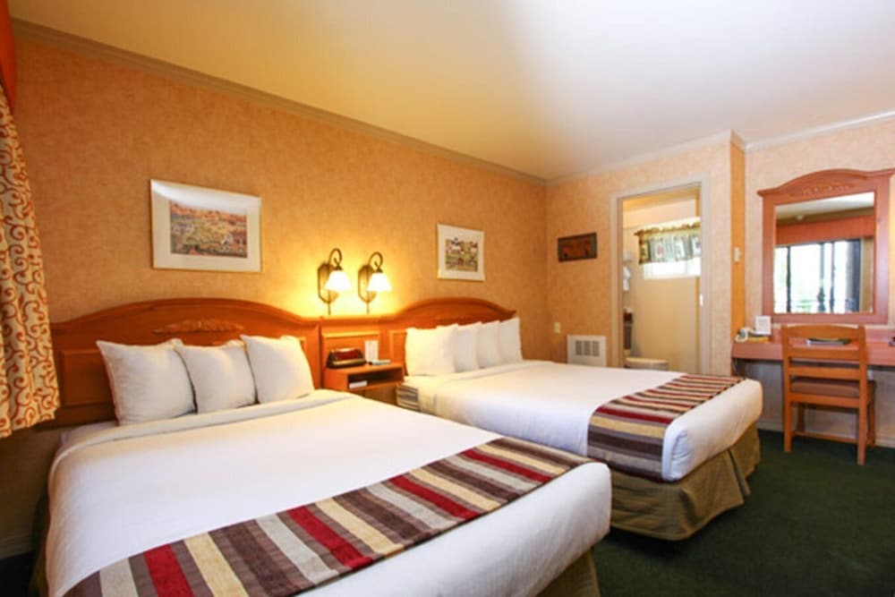 Pepper Tree Inn - photo 24