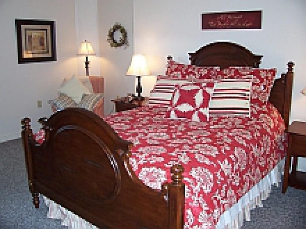 Camelot Restaurant & Inn - photo 6