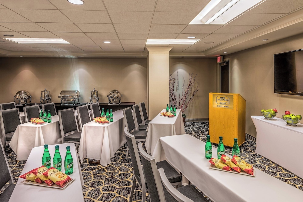 Courtyard by Marriott Bethesda Chevy Chase - photo 33