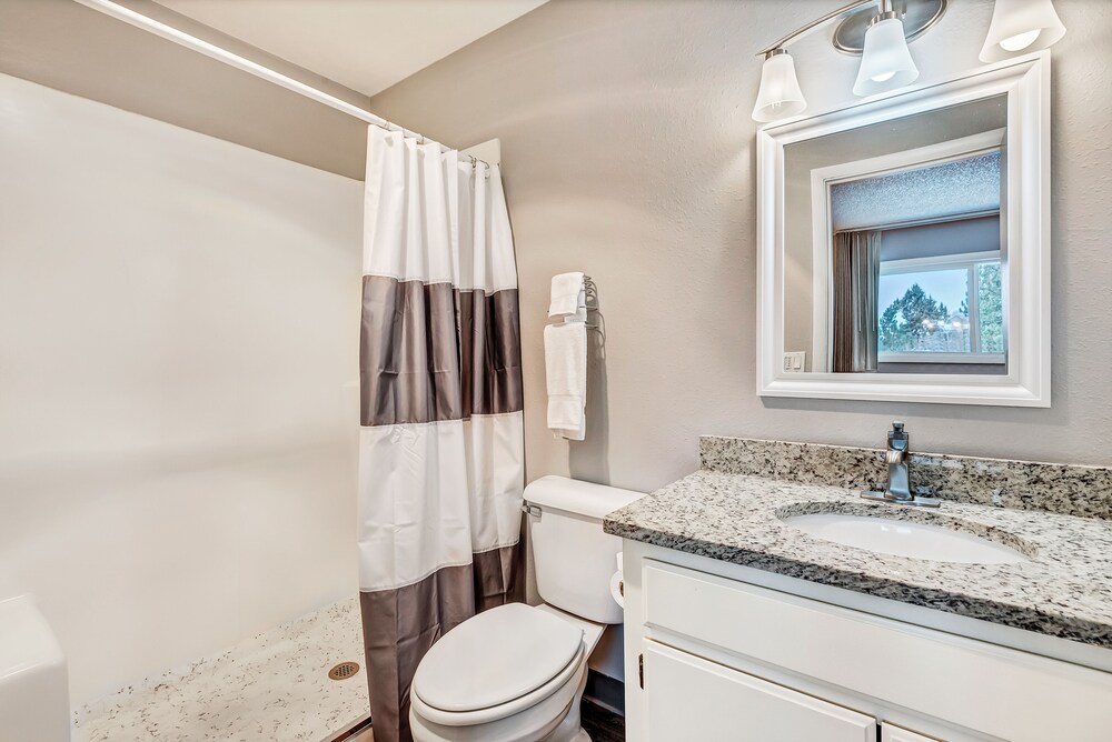 Bend Riverside Inn & Suites - photo 379