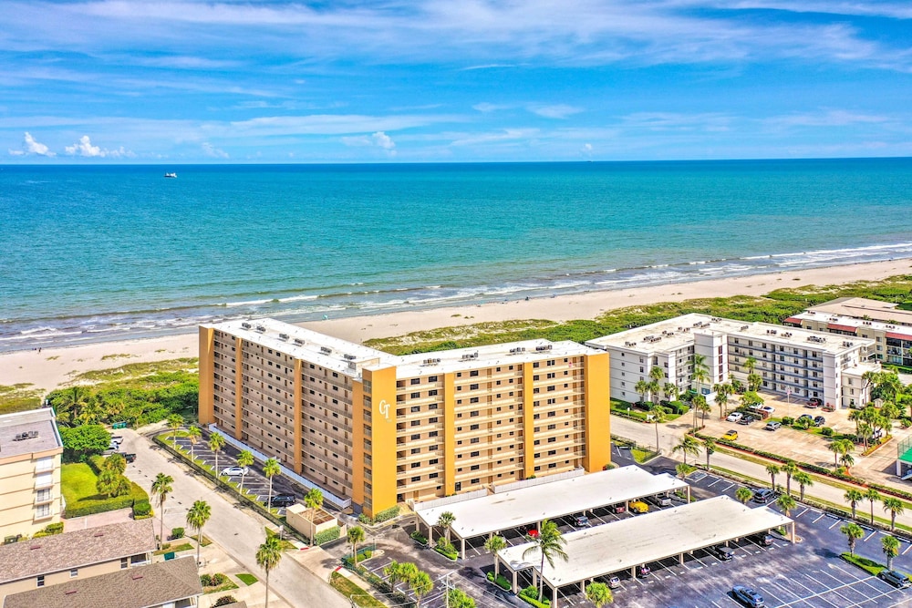Cape Canaveral Condo w On site Beach Access — 4-Star Luxury Hotel in Cape Canaveral, United States