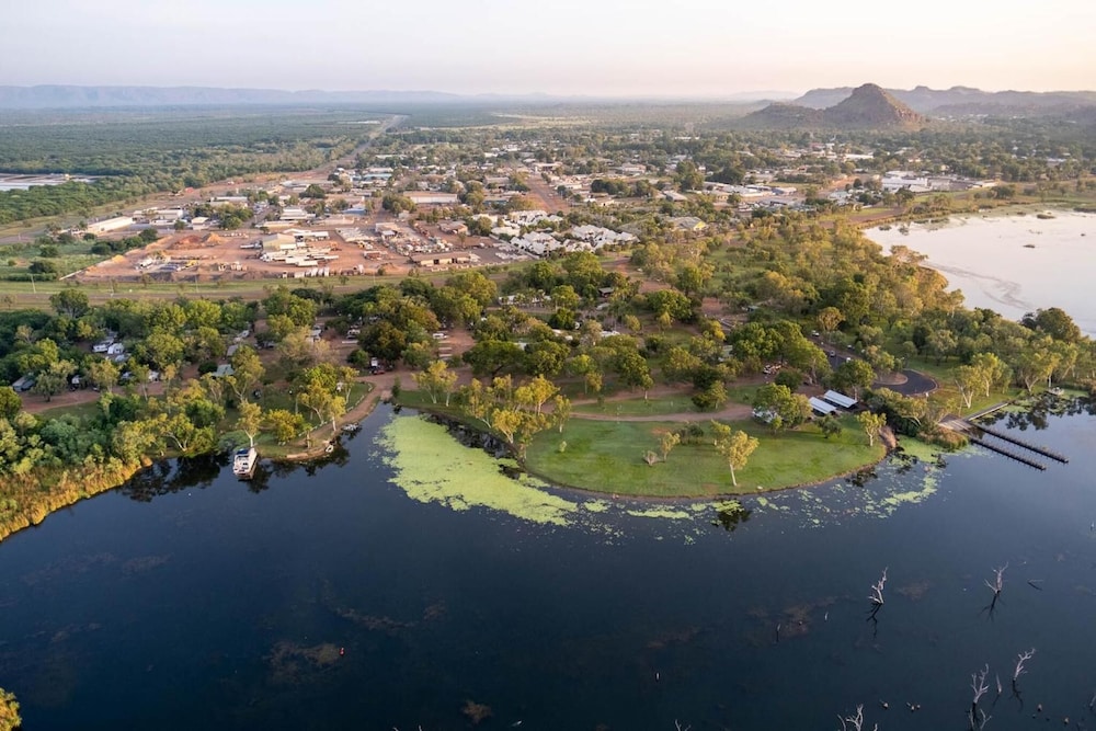 Kimberleyland Waterfront Holiday Park — 4-Star Luxury Hotel in Kununurra, Australia
