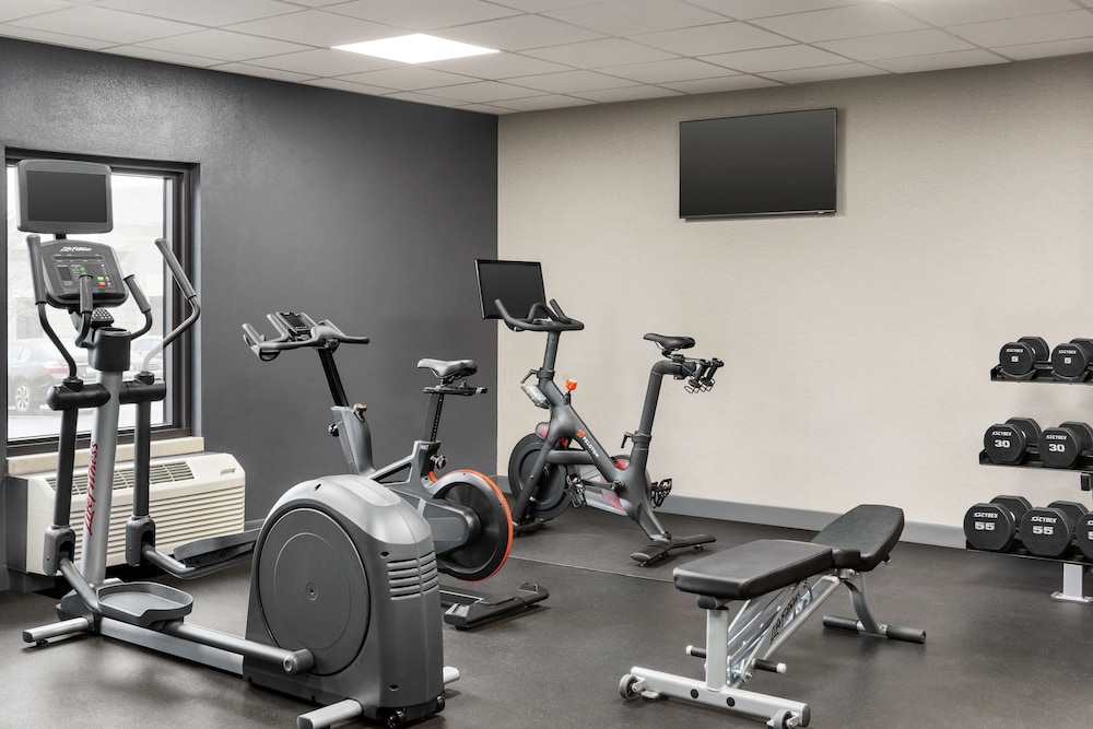 Hampton Inn Milwaukee Brookfield - photo 36