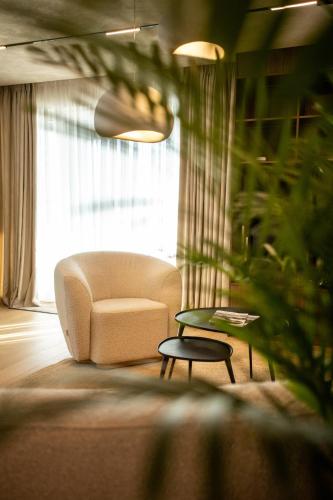 Penthouse Lebada Lake View — 4-Star Luxury Hotel in Pantelimon, Romania