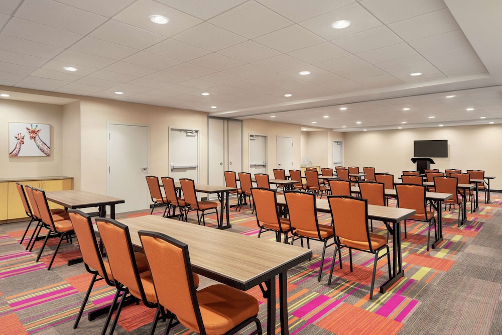 Home2 Suites by Hilton Woodbridge Potomac Mills - photo 43