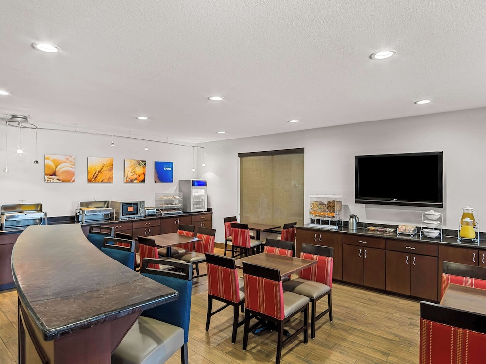 Comfort Suites Lindale Tyler North - photo 29