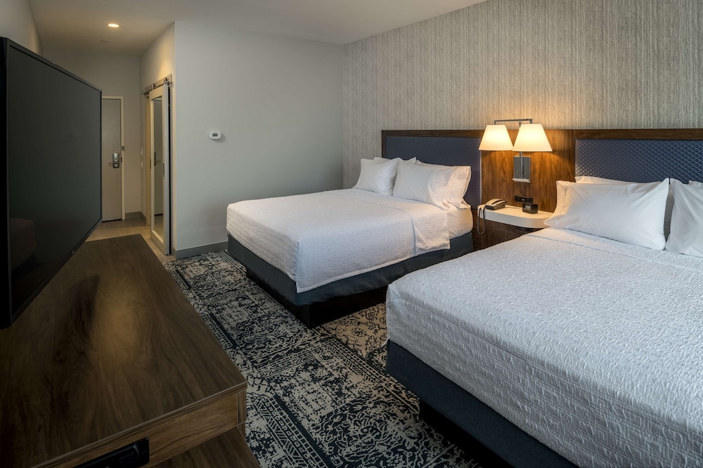 Hampton Inn & Suites Huntington Downtown - photo 5