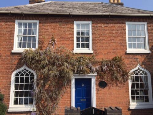 The Old House — 4-Star Luxury Hotel in Atherstone, United Kingdom