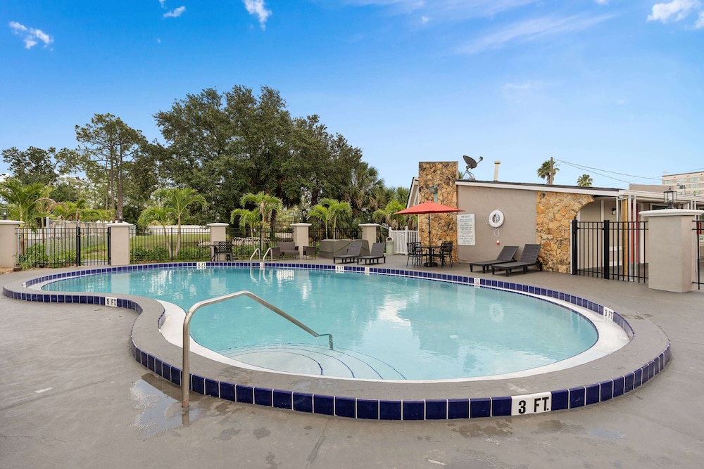Super 8 by Wyndham Kissimmee Orlando - photo 39