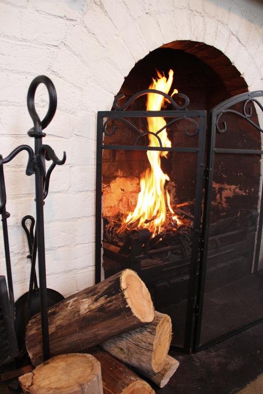 Woodend Old School House — 4-Star Luxury Hotel in Woodend, Australia