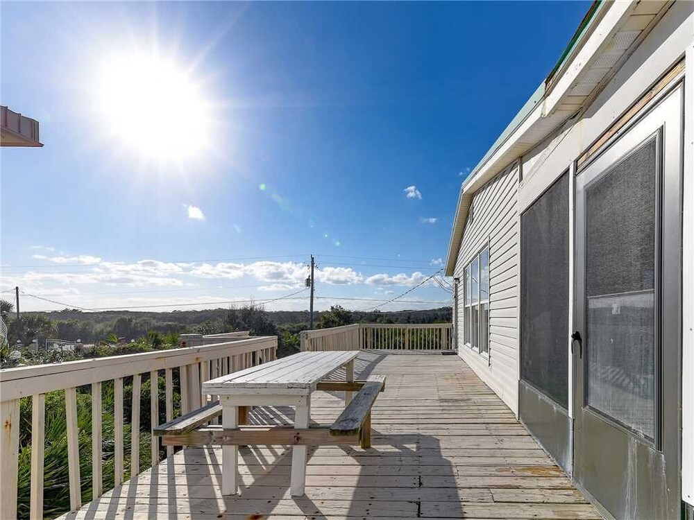Coastal Charm 2 Bedrooms Ocean Front Sleeps 6 - photo 23