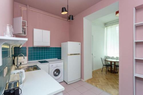 Super Stylish and Spacious 3 Seperated Apartments For 6 people