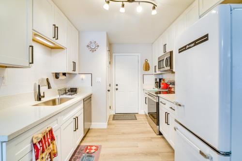 Central Henderson Retreat Near Dining and Lake Mead