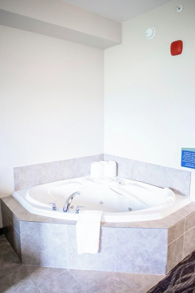 Cobblestone Inn & Suites Clarinda - photo 33