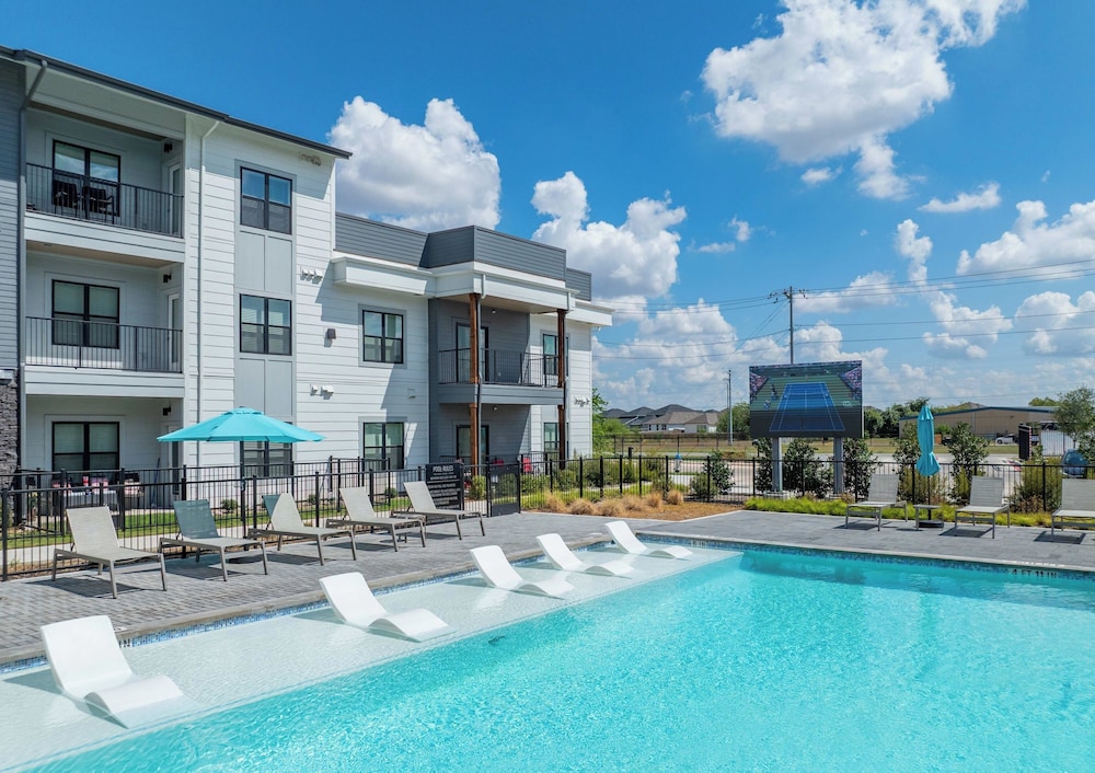Landing Apartments Seguin — 4-Star Luxury Hotel in Seguin, United States