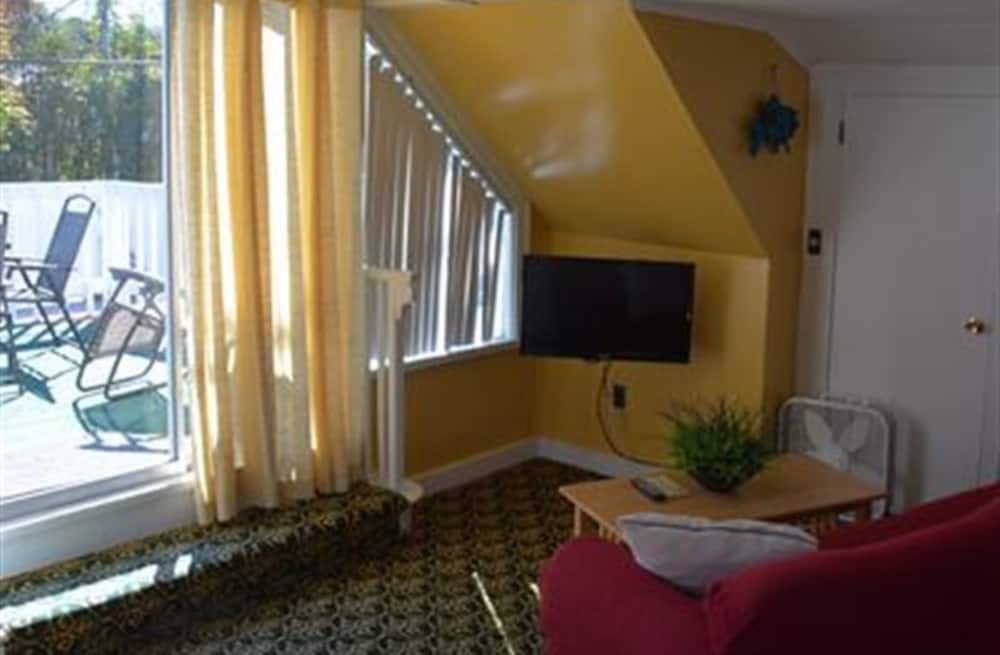 Betty Doon Hotel - photo 33