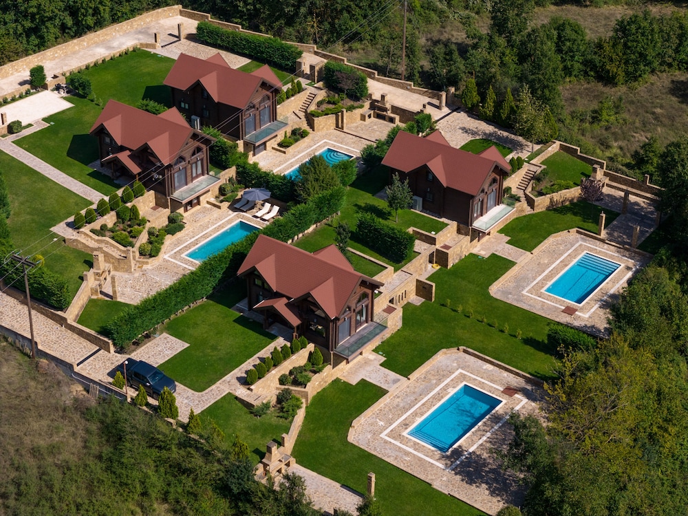 Evritos Villas & Suites with pool — 4-Star Luxury Hotel in Karpenisi, Greece