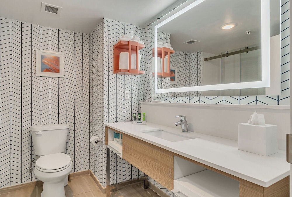 Holiday Inn Express and Suites Destin Miramar Beach by IHG - photo 28