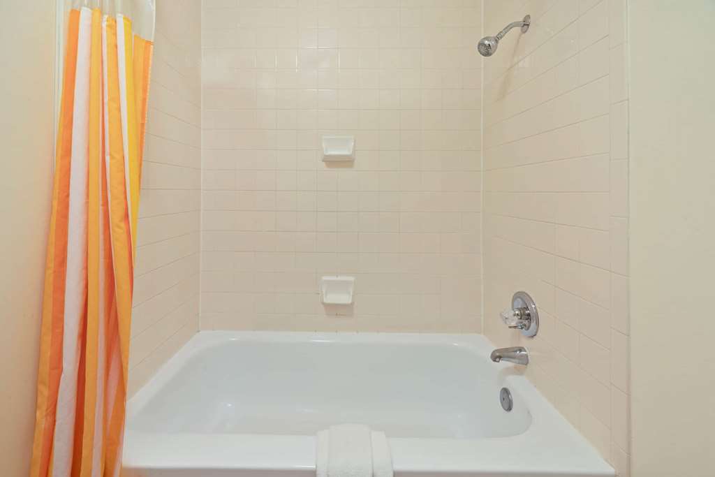 La Quinta Inn & Suites by Wyndham Salt Lake City Layton - photo 19