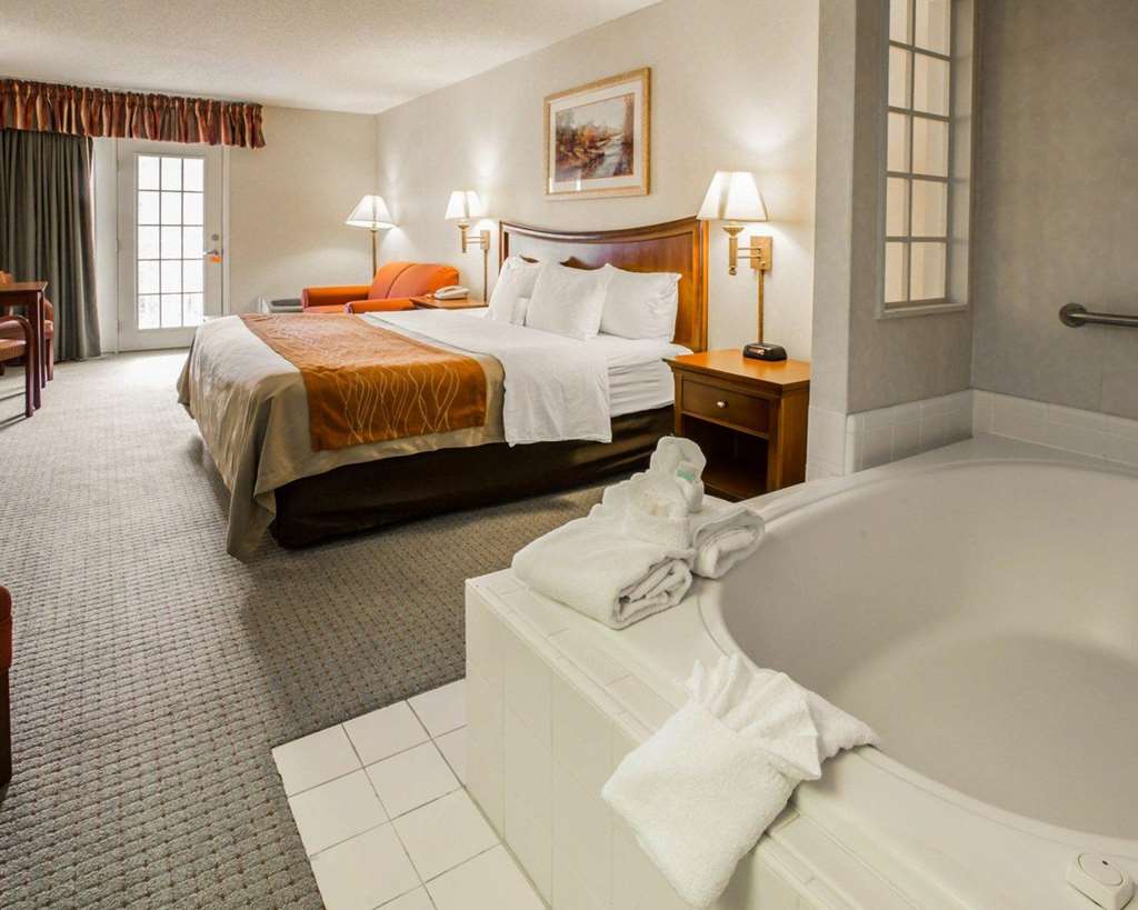 Rodeway Inn & Suites Cherokee On the River - photo 29