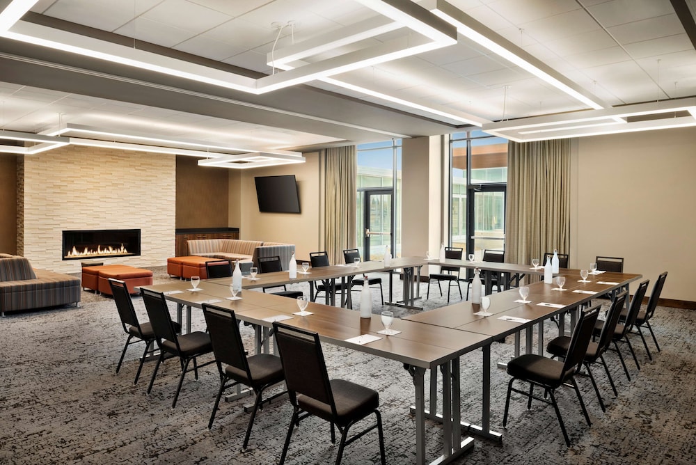 Hilton Garden Inn Milwaukee Brookfield Conference Center WI - photo 28
