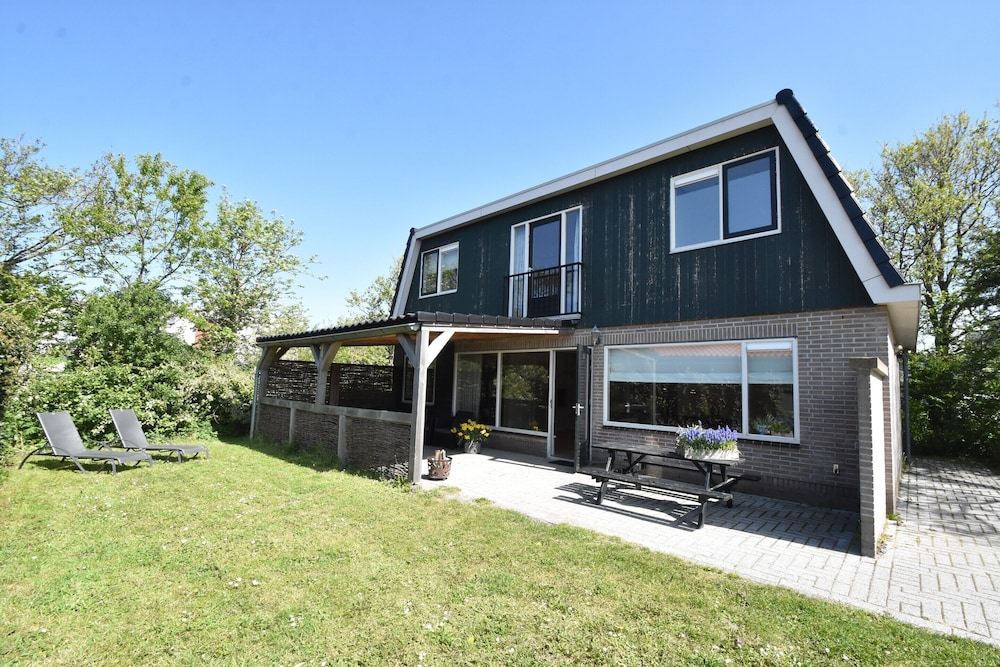 Holiday Home in Callantsoog near Beach — 4-Star Luxury Hotel in Callantsoog, Netherlands