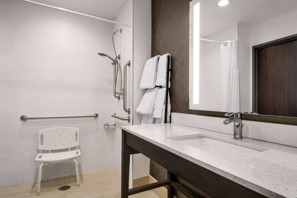 La Quinta Inn & Suites by Wyndham Denver Parker - photo 21