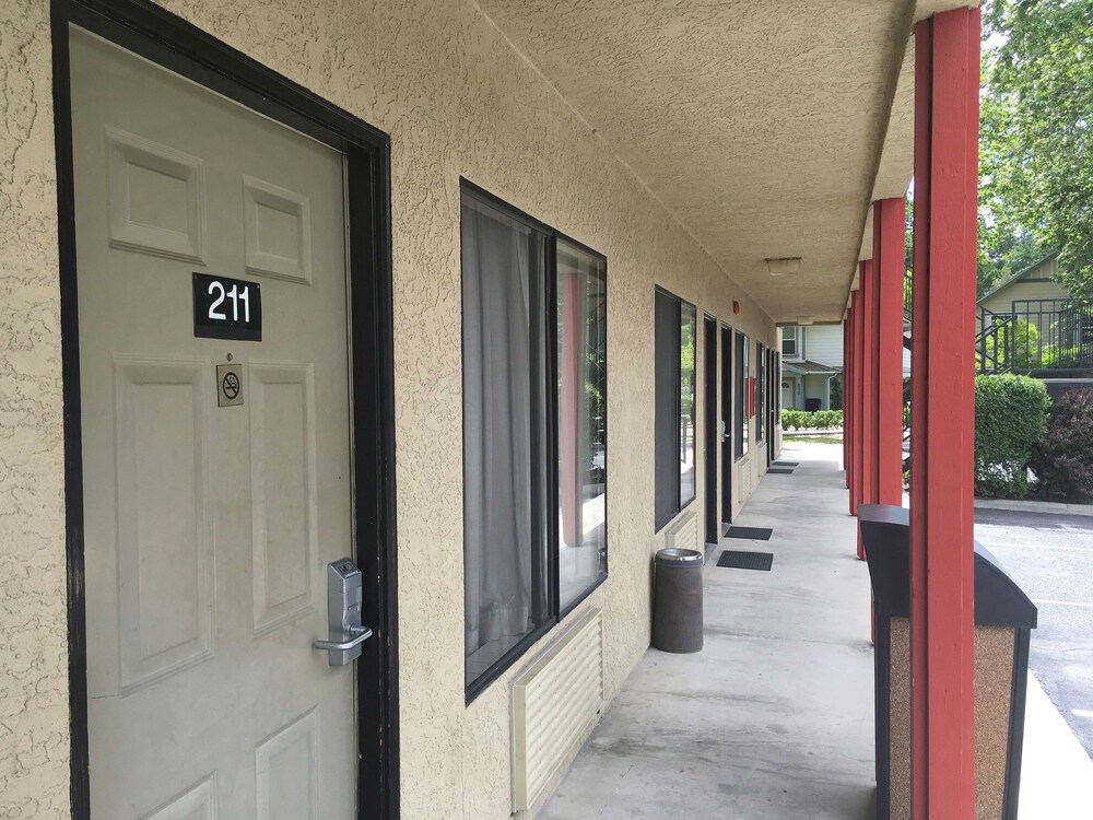 Atascadero Inn - photo 46