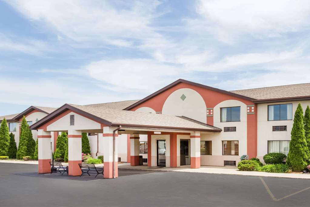 Super 8 by Wyndham Plymouth - featured photo