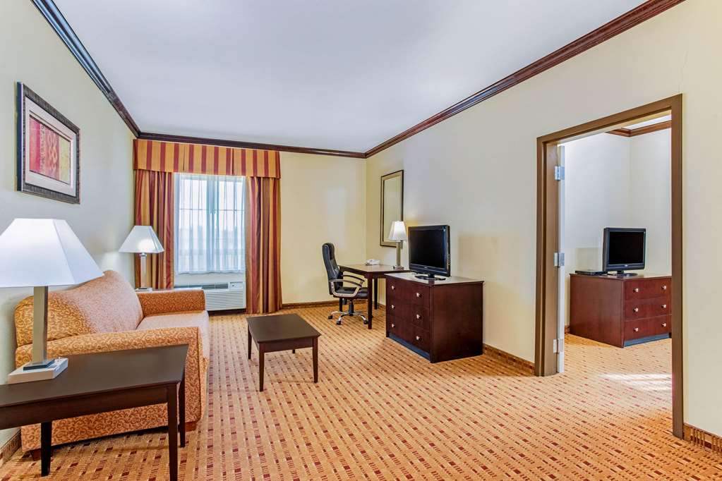 La Quinta Inn & Suites by Wyndham Ennis - photo 25