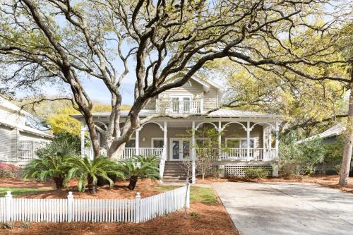 7 Atlantic Beach Court by Akers Ellis Rentals — 4-Star Luxury Hotel in Kiawah Island, United States
