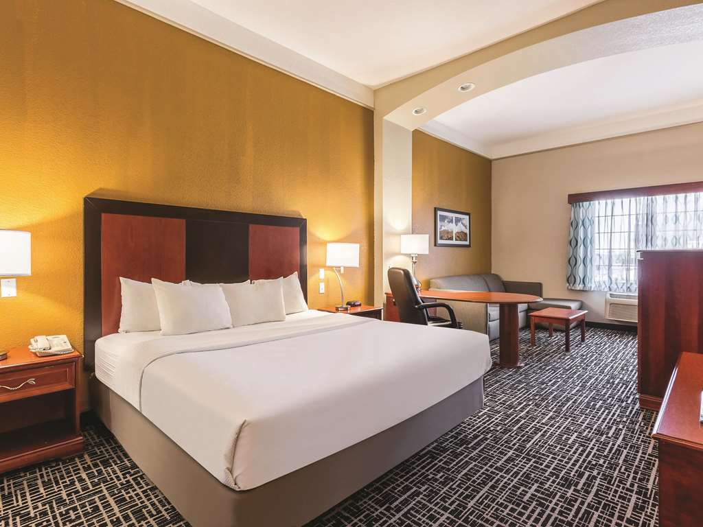 La Quinta Inn & Suites by Wyndham Deming - photo 13