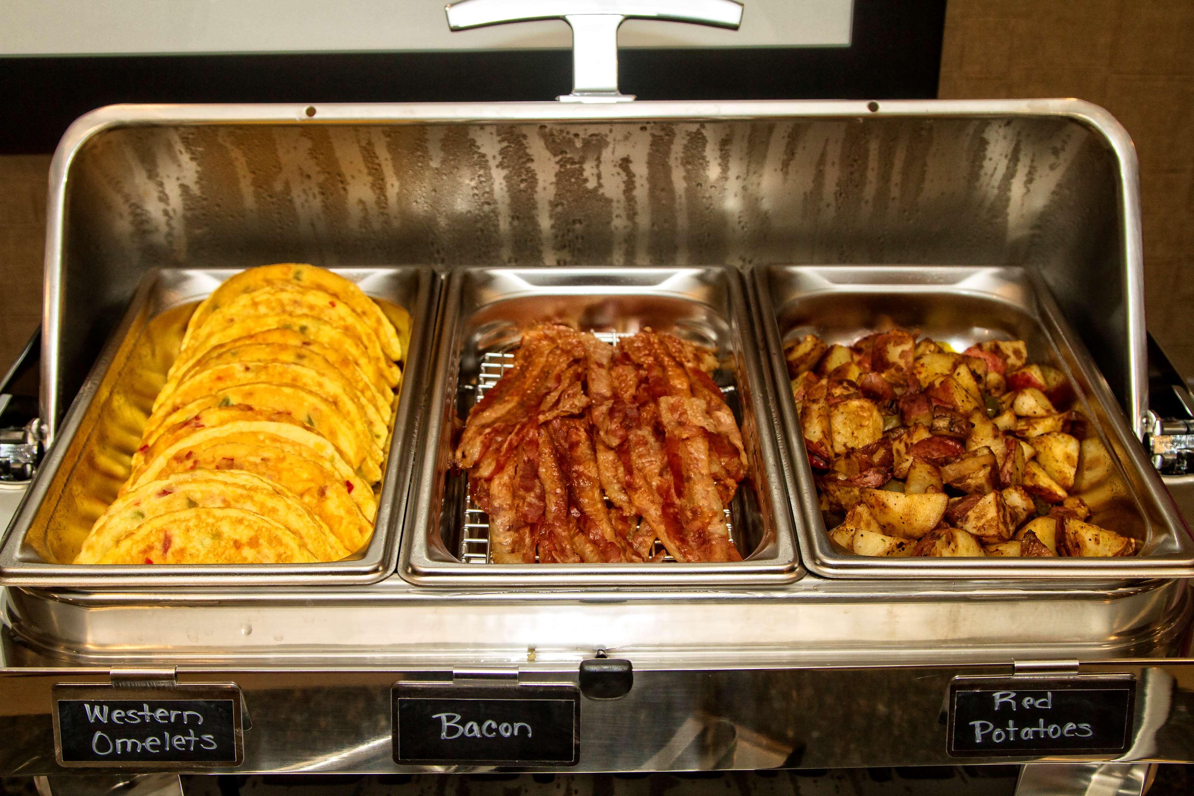 Hampton Inn Indianola - photo 19